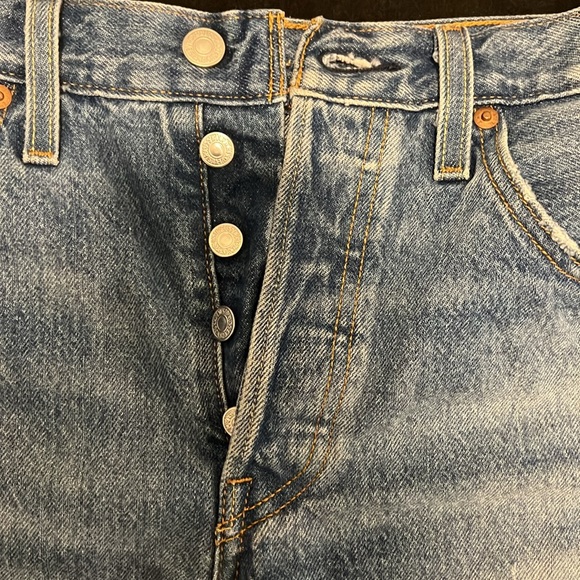 Levi’s 501 Jean shorts - Picture 4 of 8